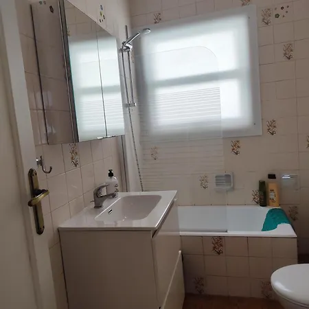 Apartamento En El Parque De Meanas. *